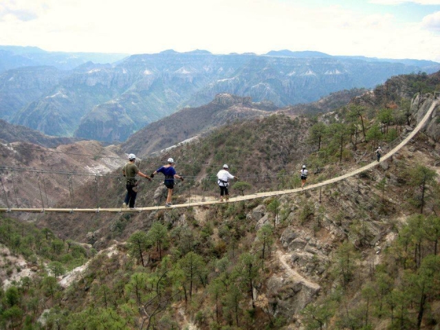 Cruza el puente extremo